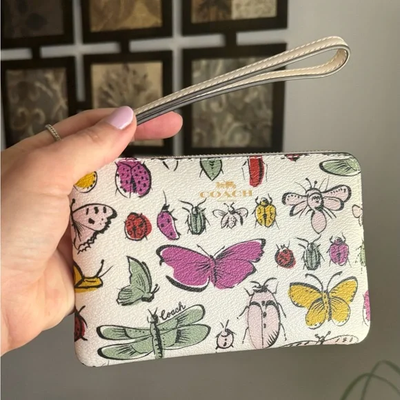 Authentic COACH Leather  butterfly  zip card wristlet - Picture 7 of 7